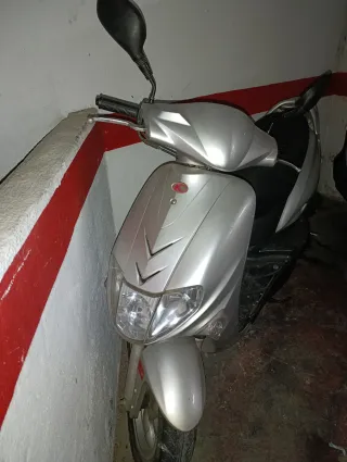Cambio Kymco vitality 50 Plata Scooter 13.000km