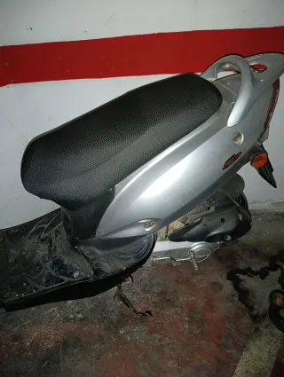 Cambio Kymco vitality 50 Plata Scooter 13.000km
