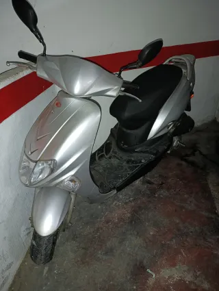 Cambio Kymco vitality 50 Plata Scooter 13.000km