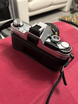 Canon AT-1 Cámara Manual Negra