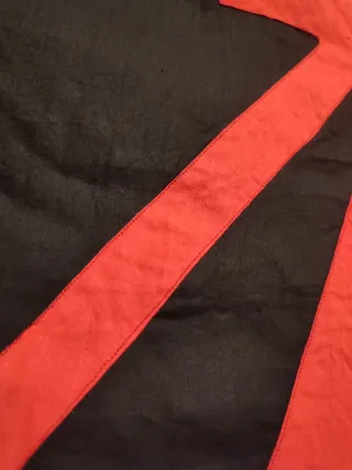 Bandera militar antigua de gran tamaño