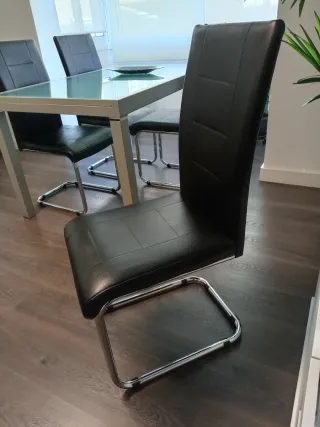 Mesa Comedor Cristal extensible + 4 Sillas Piel Si