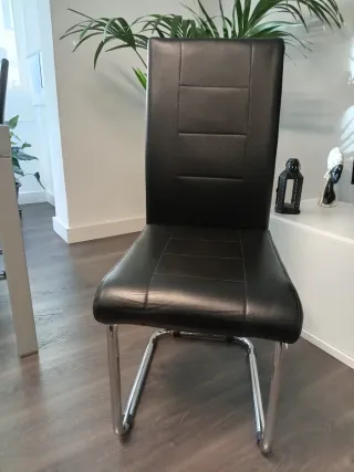 Mesa Comedor Cristal extensible + 4 Sillas Piel Si