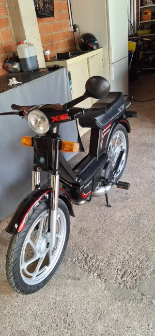 Vespino XE Negro/Rojo