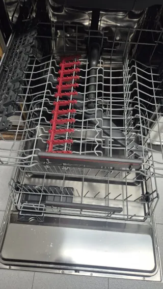 Lavavajillas AEG 14 servicios con bandeja cubierto