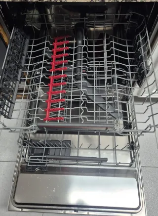 Lavavajillas AEG 14 servicios con bandeja cubierto