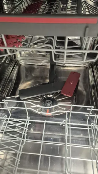 Lavavajillas AEG 14 servicios con bandeja cubierto