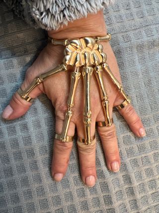 Pulsera esqueleto mano oro