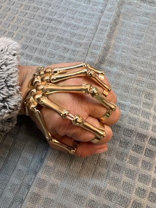 Pulsera esqueleto mano oro