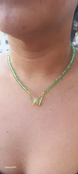 Collar mariposa verde peridot