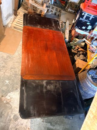 Mesa de comedor antigua de madera