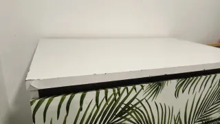 Cómoda Malm Ikea con diseño de hojas