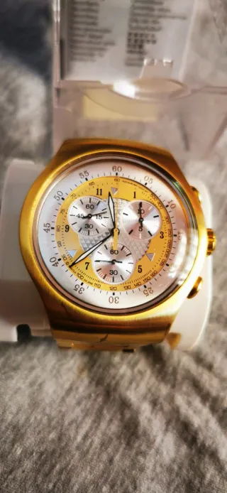 Reloj Swatch Cronógrafo Dorado