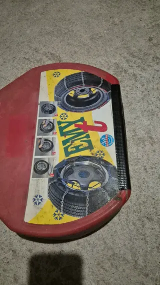 Cadenas de nieve Emy T