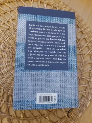 El niño con el pijama de rayas