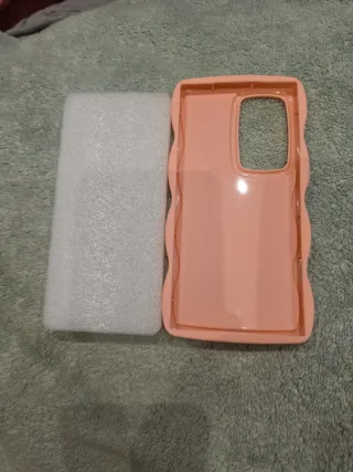 Funda móvil rosa ondulada