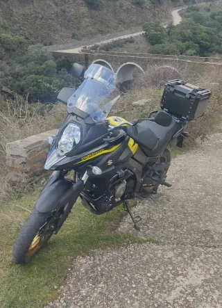 Suzuki V-Strom 650 XT Amarilla