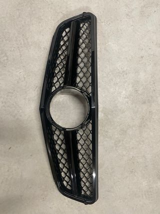 Parrilla Mercedes W204 negro brillante