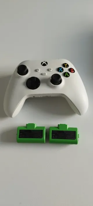 Xbox Series S + Mando Blanco