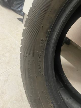 Neumático 195/50 82V casi nuevo