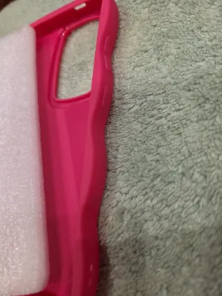 Funda móvil rosa ondulada