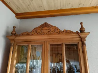 Vitrina de madera y cristal