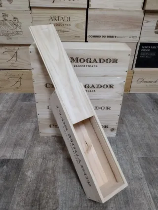 5 Cajas grandes de madera con tapa corredera.
