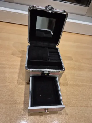 Joyero rosa y plateado