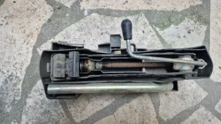 Gato mecánico y herramientas