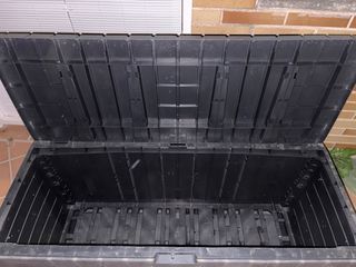 Baúl exterior de plástico negro