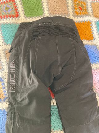Pantalones de moto Richa negros. Talla S