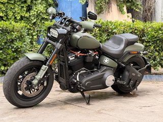 Harley Davidson Fat Bob 114 Negra/Verde