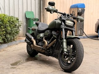 Harley Davidson Fat Bob 114 Negra/Verde