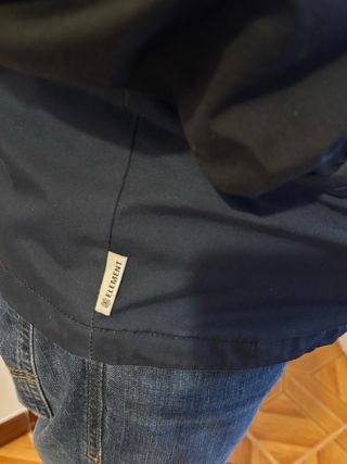 Cazadora impermeable Element negra y azul