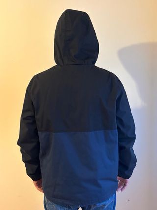 Cazadora impermeable Element negra y azul