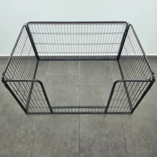 Parque metálico para mascotas.