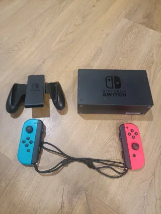 Nintendo Switch con juegos Super Mario y Smash Bro