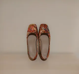 Manoletinas Raso Estampadas Oro y Rojo