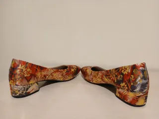 Manoletinas Raso Estampadas Oro y Rojo