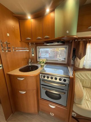 Autocaravana mercedes integral cama gemelas y cama