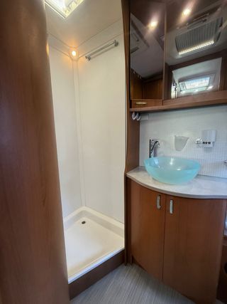 Autocaravana mercedes integral cama gemelas y cama