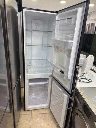 Nevera Hanseatic Negra con Dispensador