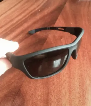 Gafas de Sol Deportivas Negras + Correa Roja