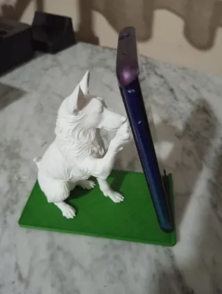 Figura perro blanco soporte móvil