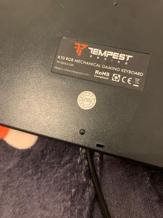 Teclado Gaming Tempest con Luces RGB