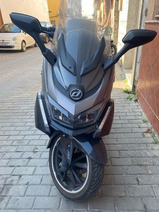 Maxi Scooter Negra/Gris Automática