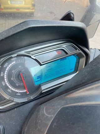 Maxi Scooter Negra/Gris Automática