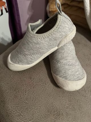 Calzado bebé gris