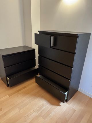Cómoda y cajonera negra