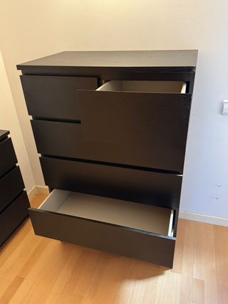 Cómoda y cajonera negra